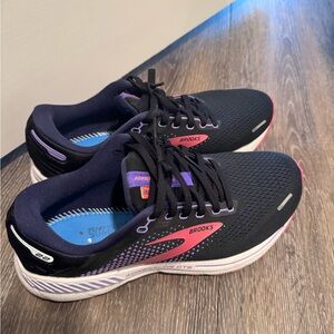 Brooks running shoes size 9W